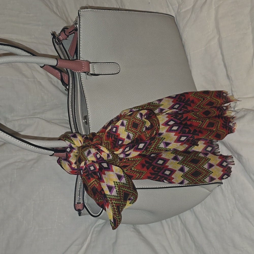 Multicolor Patterned Scarf - Picture 6 of 9